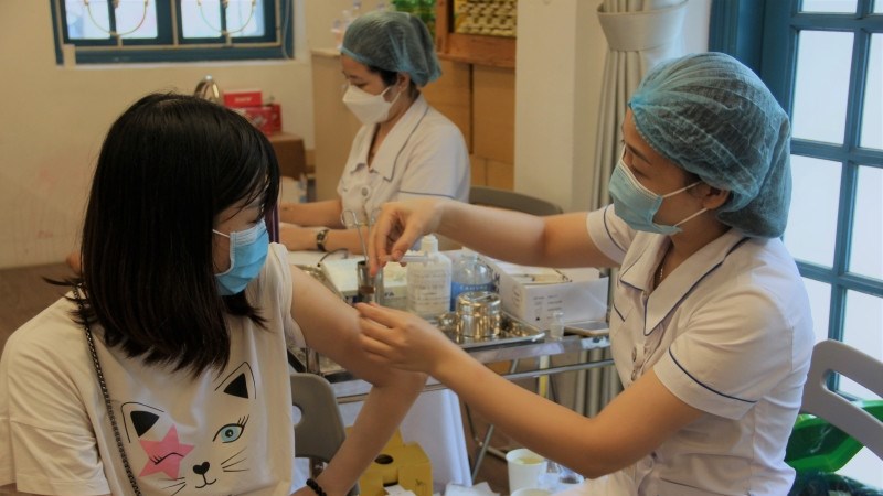 Hà Nội: Các quận, huyện nghiêm túc triển khai tiêm vắc-xin Covid-19 cho người dân