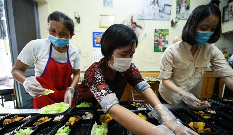Phụ nữ Thủ đô phục vụ gần 4.000 suất ăn miễn phí