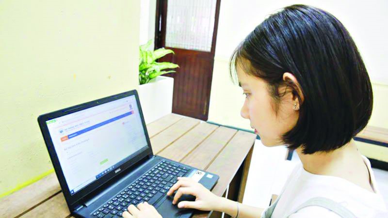 Thu học phí dạy online: Mong mạnh tình và lý