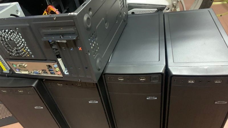 Trao 50 bộ máy tính cho học sinh khó khăn quận Ba Đình