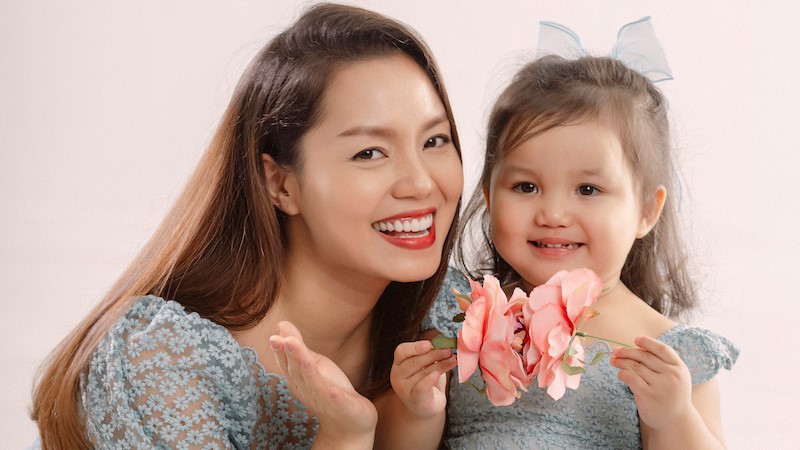 Con gái MiA 2 tuổi ngộ nghĩnh, đáng yêu của ca sĩ Nguyễn Ngọc Anh