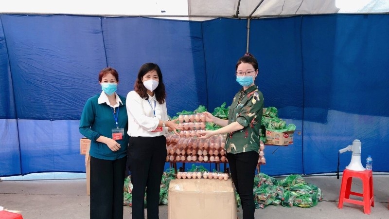 Hội LHPN quận Hoàng Mai kịp thời hỗ trợ khu vực xuất hiện F0 trên địa bàn