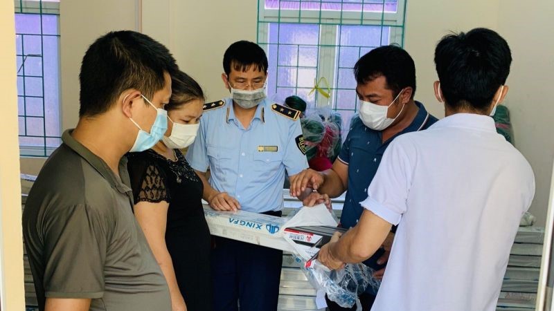 Phát hiện và tạm giữ trên 2 tấn nhôm có dấu hiệu giả mạo nhãn hiệu XINGFA