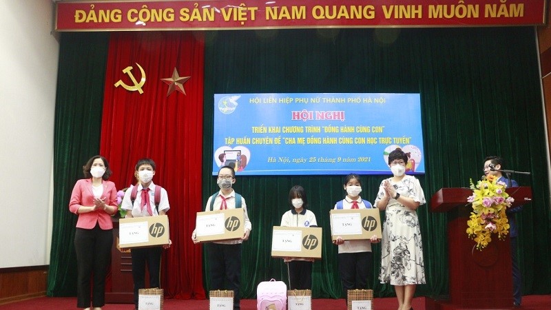 Hội LHPN Hà Nội: Phát động chương trình “Đồng hành cùng con”, hỗ trợ học sinh khó khăn trong dịch Covid-19