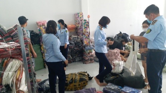Đồng loạt kiểm tra nhiều kho hàng, cơ sở kinh doanh thời trang, dệt may trên địa bàn Thái Bình