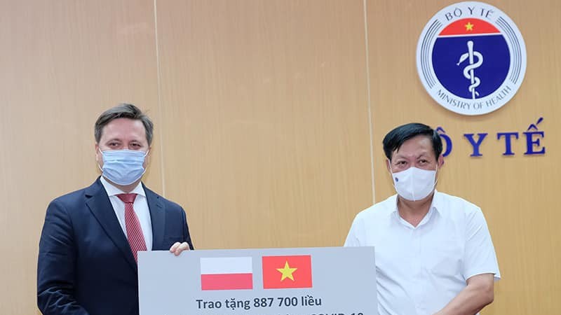 Bộ Y tế tiếp nhận gần 2 triệu liều vaccine AstraZeneca do Ba Lan, Hàn Quốc tài trợ