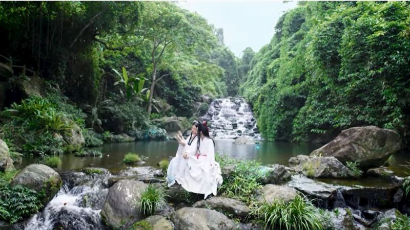 Cảnh sắc núi Ba Vì đẹp như mơ trong MV "Duyên tiền kiếp 2" khiến người yêu du lịch khát khao lên đường