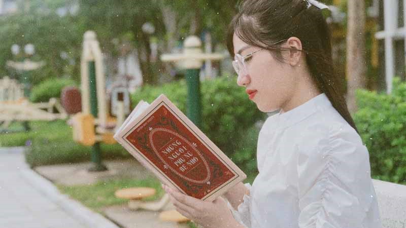 “Những người phụ nữ bé nhỏ”: Hành trình người Việt sử dụng chất liệu Việt làm sách cho người Việt