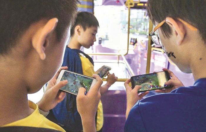 Cùng con đi qua "tuổi nổi loạn"