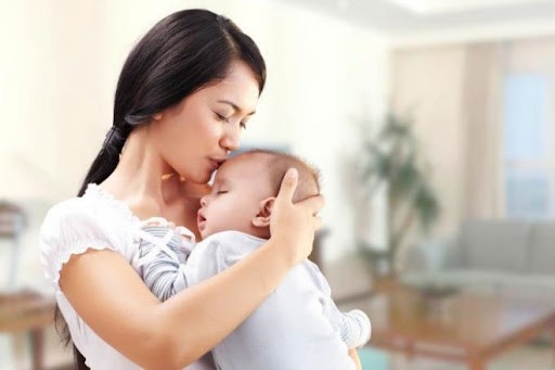 Nuôi con nhỏ dưới 6 tuổi được hưởng hỗ trợ do Covid-19 như thế nào?