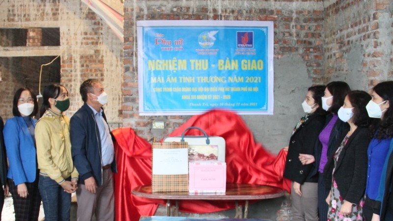 Bàn giao nhà "Mái ấm tình thương" cho hội viên khó khăn tại xã Vạn Phúc, huyện Thanh Trì, Hà Nội
