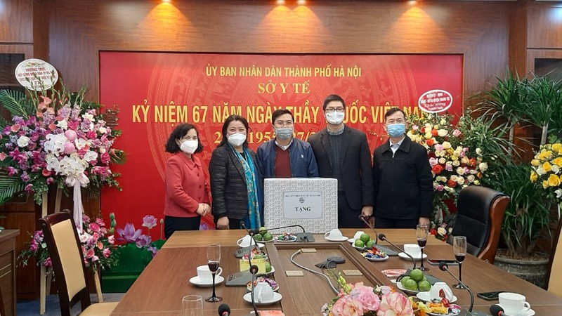 Lãnh đạo Hội LHPN Hà Nội thăm, động viên ngành Y tế nhân Ngày Thầy thuốc Việt Nam