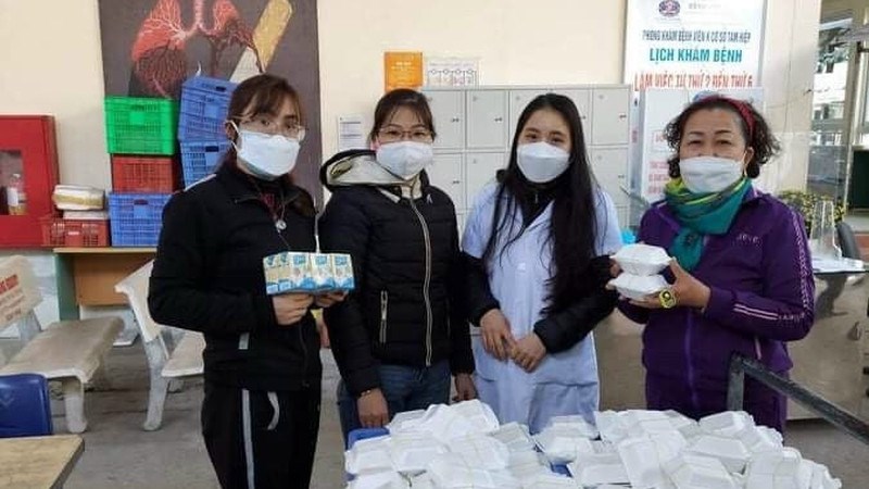 Hội LHPN phường Lĩnh Nam, quận Hoàng Mai: Tặng 400 suất quà cho bệnh nhân bệnh viện K Tân Triều