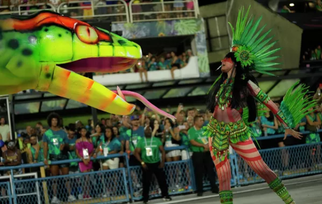Brazil: Rực rỡ sắc màu Lễ hội hoá trang Carnival