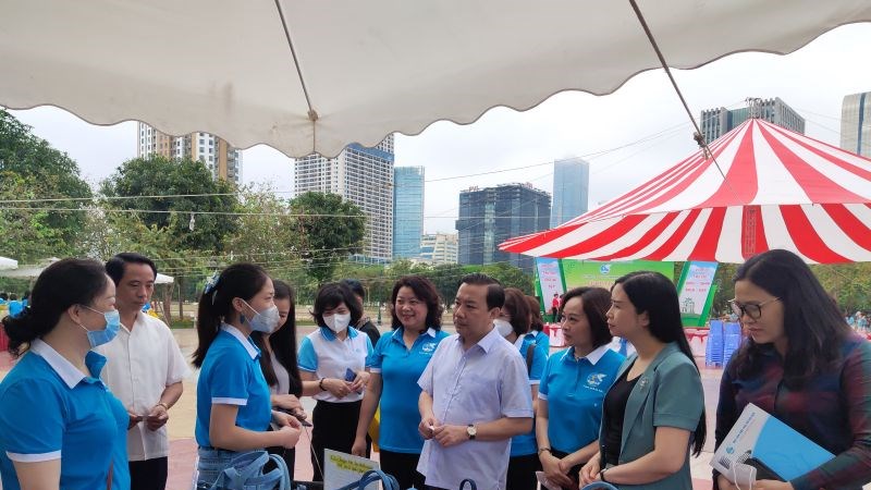 Phụ nữ Hà Nội phát động thực hiện nếp sống văn minh đô thị chào mừng SEA Games 31