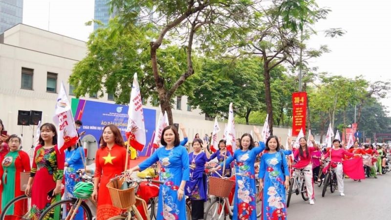 Cụm thi đua số 2, Hội LHPN quận Ba Đình:  Trình diễn áo dài chào mừng SEA Games 31